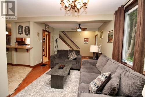 7011 Highway 6, Northern Bruce Peninsula, ON - Indoor Photo Showing Living Room