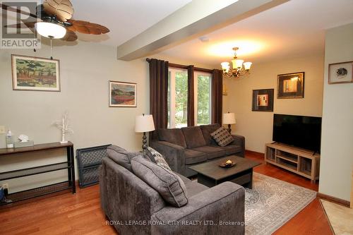 7011 Highway 6, Northern Bruce Peninsula, ON - Indoor Photo Showing Living Room