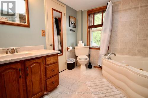 7011 Highway 6, Northern Bruce Peninsula, ON - Indoor Photo Showing Bathroom