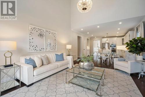 64 Weaver Terrace, New Tecumseth, ON - Indoor Photo Showing Living Room