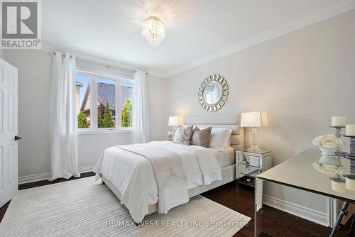 64 Weaver Terrace, New Tecumseth, ON - Indoor Photo Showing Bedroom