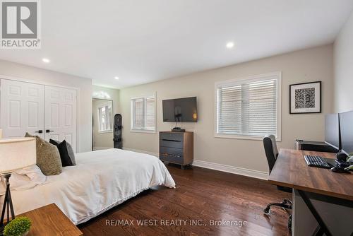 64 Weaver Terrace, New Tecumseth, ON - Indoor Photo Showing Bedroom