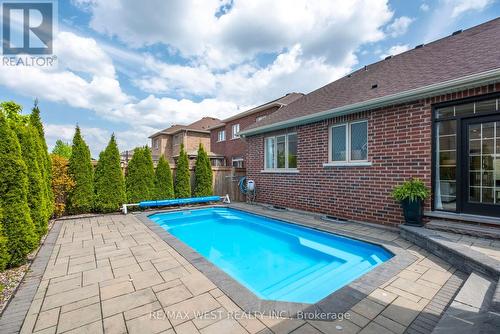64 Weaver Terrace, New Tecumseth, ON - Outdoor With In Ground Pool