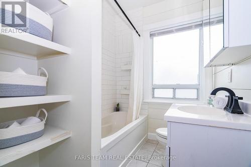58 Park Street, Barrie, ON - Indoor Photo Showing Bathroom