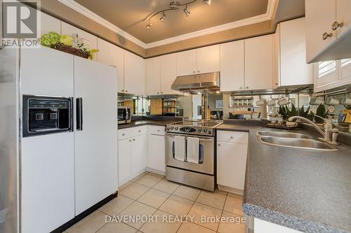 101 Elaine Drive, Orangeville, ON - Indoor Photo Showing Kitchen With Double Sink