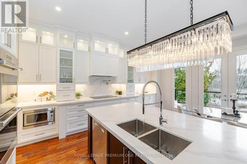 110 Snively Street, Richmond Hill, ON - Indoor Photo Showing Kitchen With Upgraded Kitchen