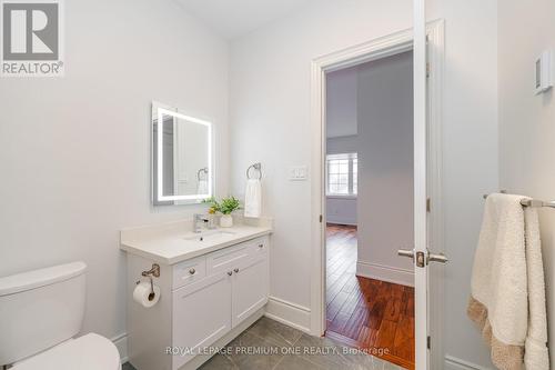 110 Snively Street, Richmond Hill, ON - Indoor Photo Showing Bathroom