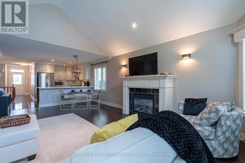 30 Montebello Terrace, New Tecumseth, ON - Indoor Photo Showing Living Room With Fireplace