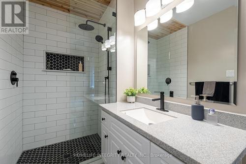 30 Montebello Terrace, New Tecumseth, ON - Indoor Photo Showing Bathroom
