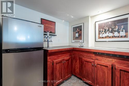 30 Montebello Terrace, New Tecumseth, ON - Indoor Photo Showing Kitchen