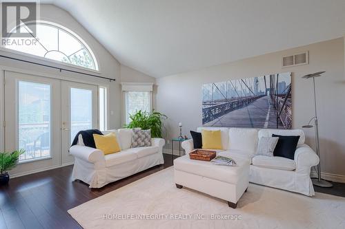 30 Montebello Terrace, New Tecumseth, ON - Indoor Photo Showing Living Room