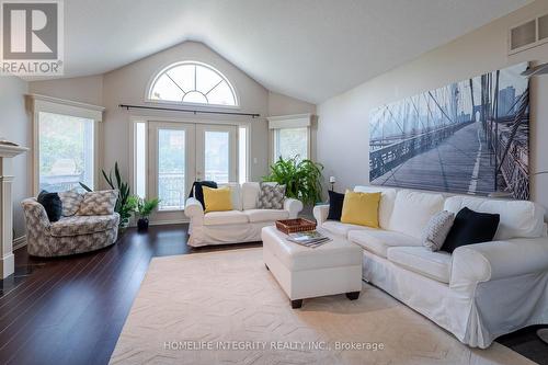 30 Montebello Terrace, New Tecumseth, ON - Indoor Photo Showing Living Room With Fireplace