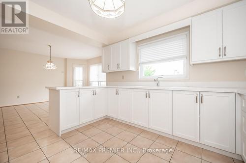 153 Father Ermanno Crescent, Vaughan, ON - Indoor Photo Showing Kitchen