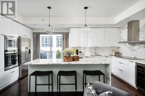 75 Sloping Sky Mews, Toronto, ON - Indoor Photo Showing Kitchen With Upgraded Kitchen