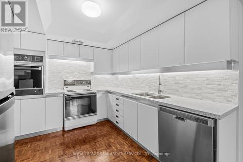 703 - 1166 Bay Street, Toronto, ON - Indoor Photo Showing Kitchen With Double Sink