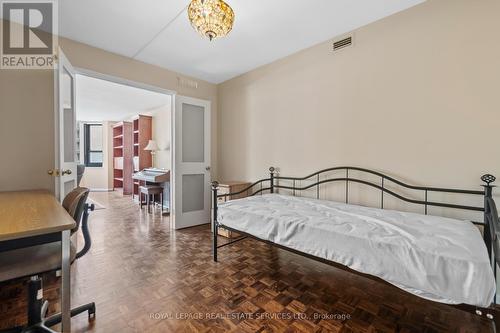 703 - 1166 Bay Street, Toronto, ON - Indoor Photo Showing Bedroom