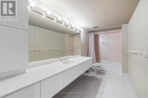 703 - 1166 Bay Street, Toronto, ON - Indoor Photo Showing Bathroom