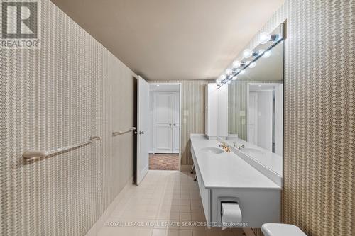 703 - 1166 Bay Street, Toronto, ON - Indoor Photo Showing Bathroom