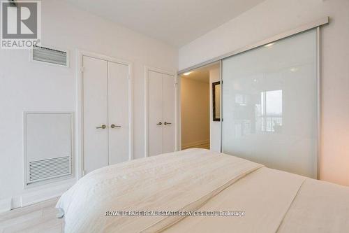 1010 - 160 Vanderhoof Avenue, Toronto, ON - Indoor Photo Showing Bedroom