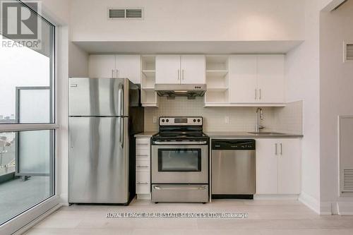 1010 - 160 Vanderhoof Avenue, Toronto, ON - Indoor Photo Showing Kitchen With Stainless Steel Kitchen