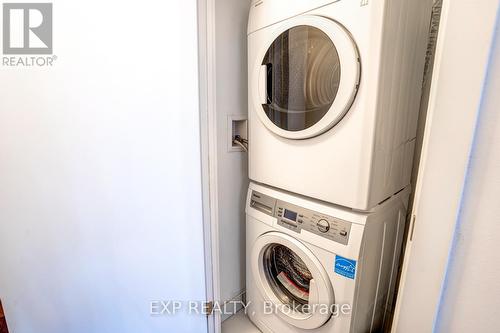 1010 - 56 Forest Manor Road, Toronto, ON - Indoor Photo Showing Laundry Room