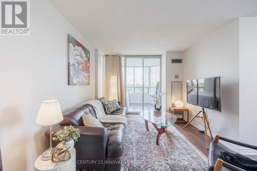 410 - 300 Alton Towers Circle, Toronto, ON - Indoor Photo Showing Living Room