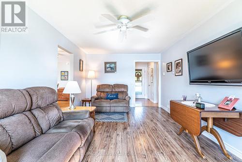 36 Riverside Drive, Kawartha Lakes, ON - Indoor Photo Showing Living Room