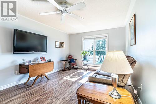 36 Riverside Drive, Kawartha Lakes, ON - Indoor Photo Showing Living Room