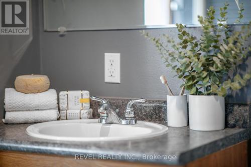 36 Birchcliff Avenue, Kawartha Lakes, ON - Indoor Photo Showing Bathroom