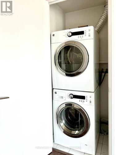 807 - 500 Sherbourne Street, Toronto, ON - Indoor Photo Showing Laundry Room