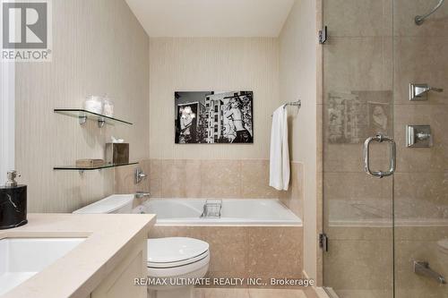 413 - 1717 Avenue Road, Toronto, ON - Indoor Photo Showing Bathroom