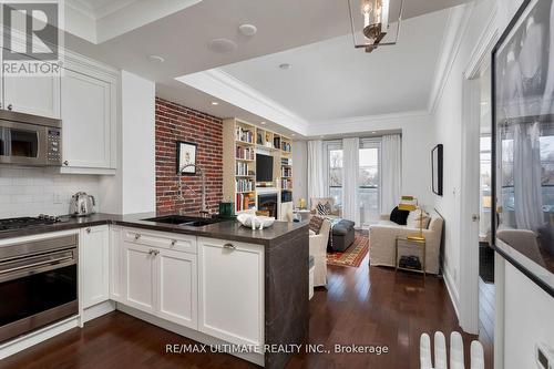 413 - 1717 Avenue Road, Toronto, ON - Indoor Photo Showing Kitchen With Double Sink With Upgraded Kitchen