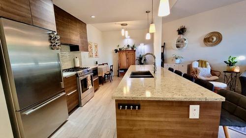 201 - 710 Vernon Street, Nelson, BC - Indoor Photo Showing Kitchen With Double Sink