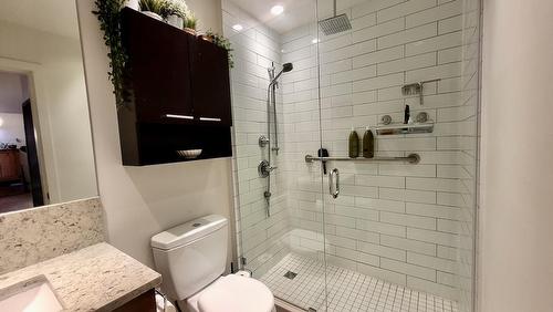 201 - 710 Vernon Street, Nelson, BC - Indoor Photo Showing Bathroom