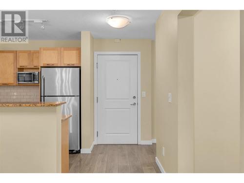 551 Yates Road Unit# 302, Kelowna, BC - Indoor Photo Showing Kitchen