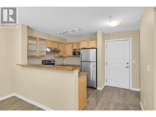 551 Yates Road Unit# 302, Kelowna, BC - Indoor Photo Showing Kitchen
