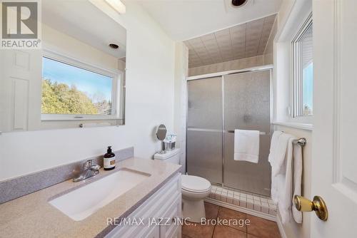 8733 Leskard Road, Clarington, ON - Indoor Photo Showing Bathroom