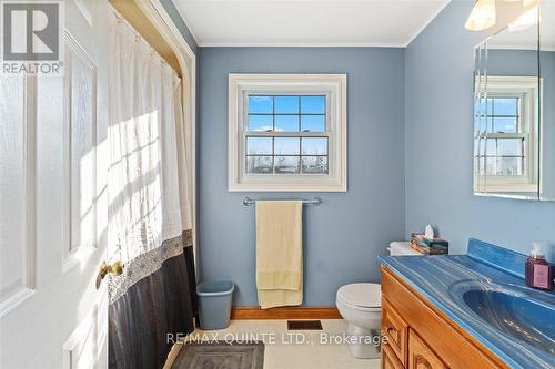 987 Highway 62 Road, Prince Edward County, ON - Indoor Photo Showing Bathroom