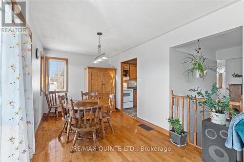 987 Highway 62 Road, Prince Edward County, ON - Indoor Photo Showing Dining Room