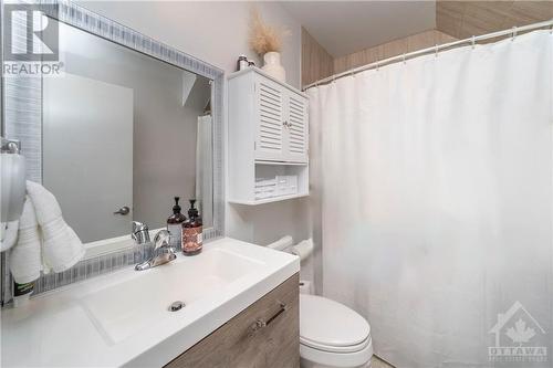 Photo is from previous tenant - 891 Riddell Avenue N, Ottawa, ON - Indoor Photo Showing Bathroom