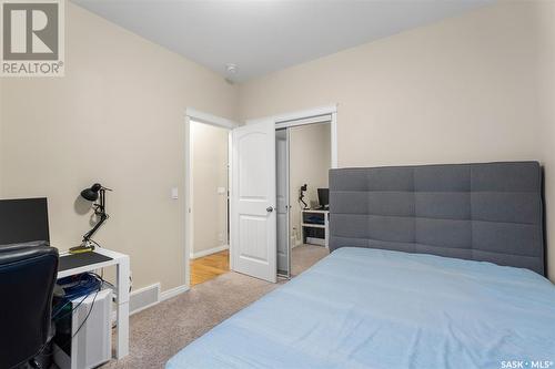 327 Arscott Crescent, Saskatoon, SK - Indoor Photo Showing Bedroom