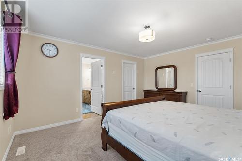 327 Arscott Crescent, Saskatoon, SK - Indoor Photo Showing Bedroom
