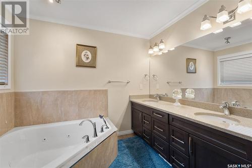 327 Arscott Crescent, Saskatoon, SK - Indoor Photo Showing Bathroom