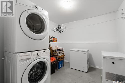 327 Arscott Crescent, Saskatoon, SK - Indoor Photo Showing Laundry Room