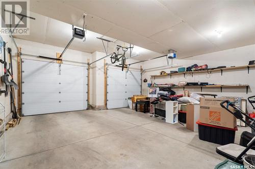 327 Arscott Crescent, Saskatoon, SK - Indoor Photo Showing Garage