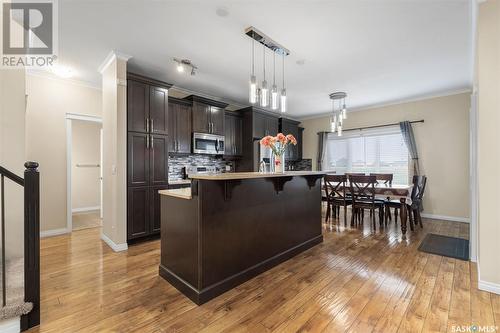 327 Arscott Crescent, Saskatoon, SK - Indoor Photo Showing Kitchen With Upgraded Kitchen