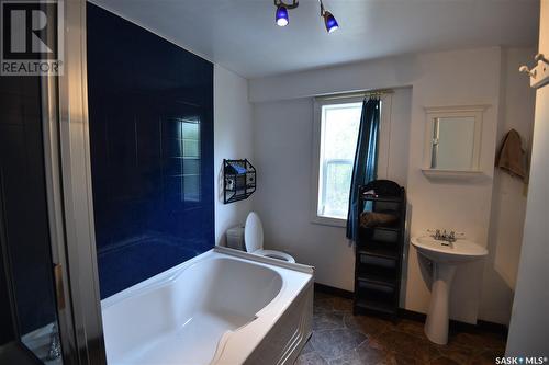 16 Pops' Place, Nipawin Rm No. 487, SK - Indoor Photo Showing Bathroom