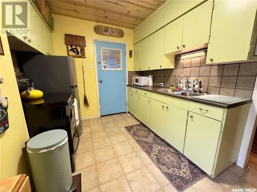 1327 Princess Street, Regina, SK - Indoor Photo Showing Kitchen With Double Sink