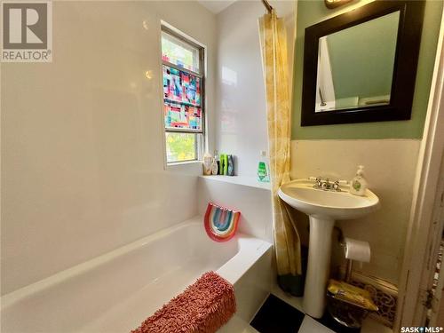 1327 Princess Street, Regina, SK - Indoor Photo Showing Bathroom