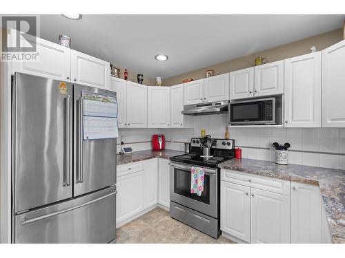 384 Klassen Road, Kelowna, BC - Indoor Photo Showing Kitchen